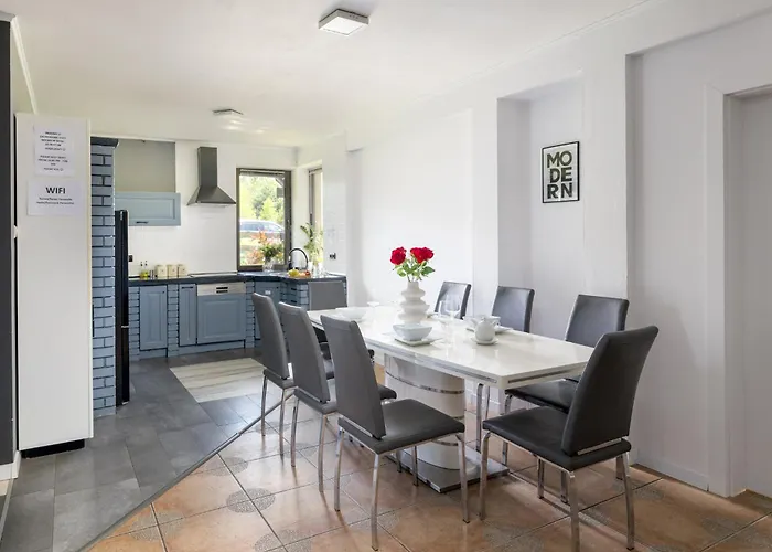 Forest W Poblizu Suntago ヴィラ Krzyzowka (Zyrardow)